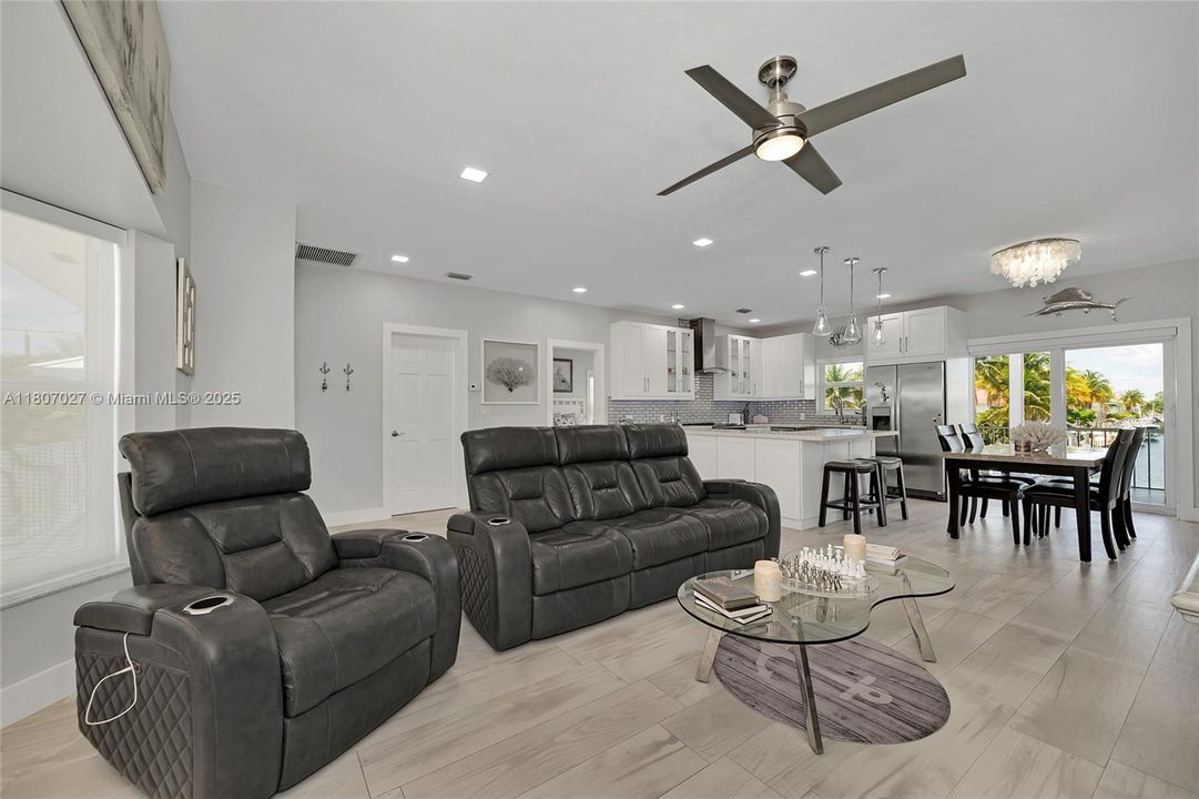 На продажу: $2,699,000 (4 спален, 3 ванн, 2098 Квадратных фут)