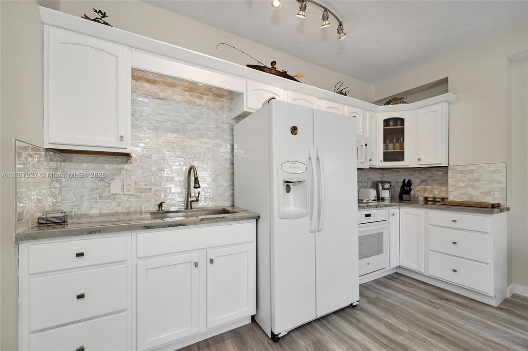 На продажу: $2,699,000 (4 спален, 3 ванн, 2098 Квадратных фут)