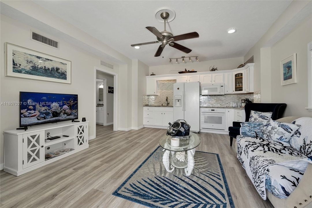 На продажу: $2,699,000 (4 спален, 3 ванн, 2098 Квадратных фут)