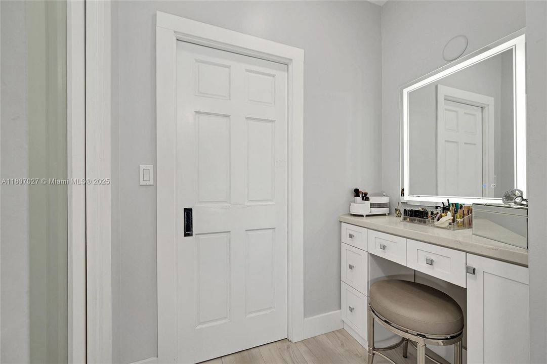 На продажу: $2,699,000 (4 спален, 3 ванн, 2098 Квадратных фут)