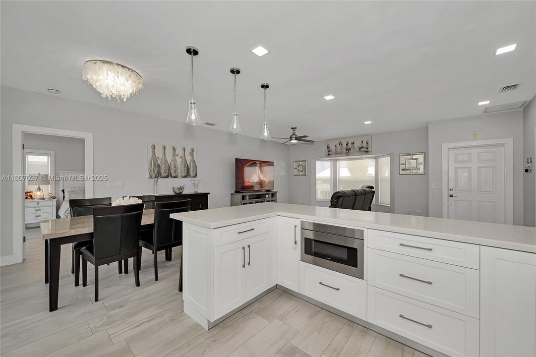 На продажу: $2,699,000 (4 спален, 3 ванн, 2098 Квадратных фут)