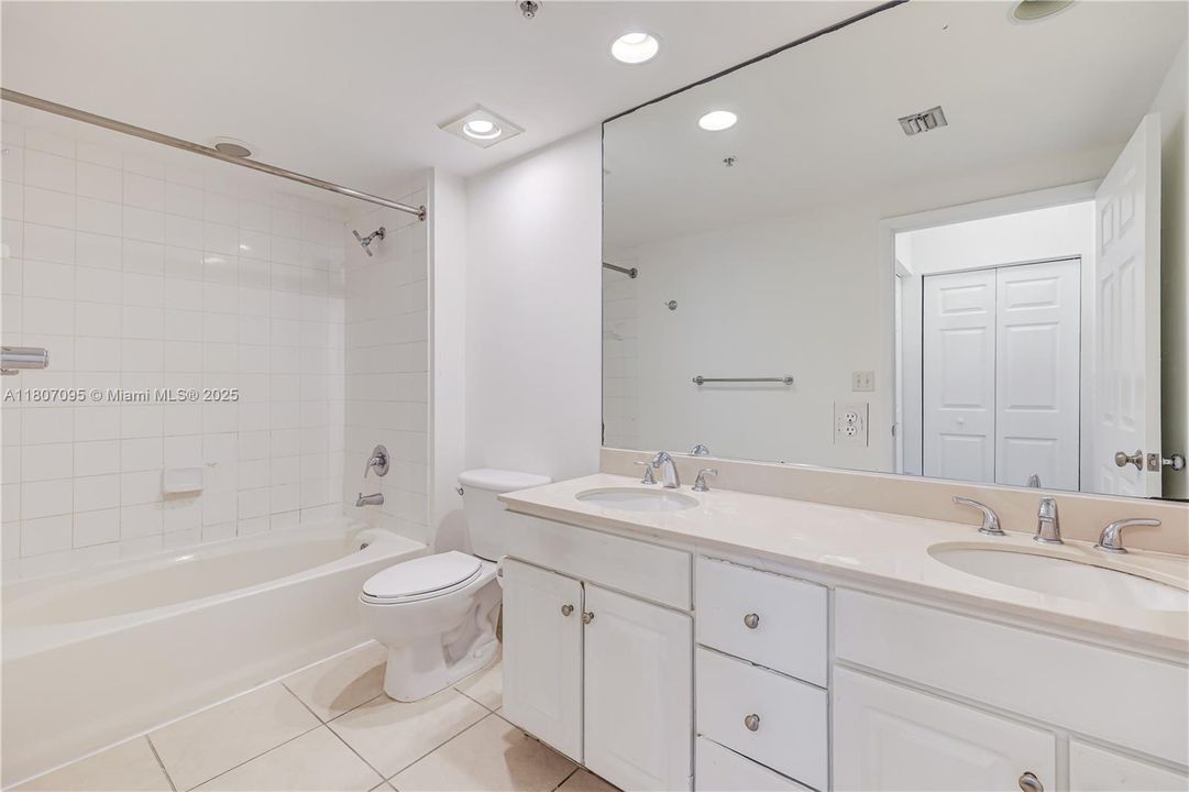 最近售出: $458,000 (2 贝兹, 2 浴室, 1173 平方英尺)