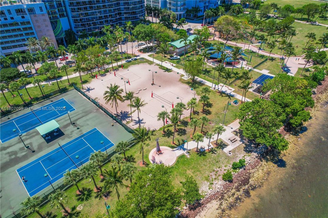 最近售出: $458,000 (2 贝兹, 2 浴室, 1173 平方英尺)