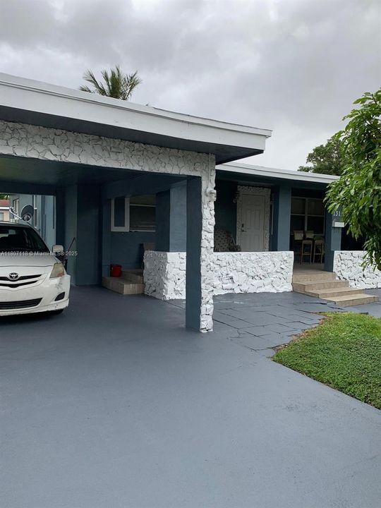 For Sale: $485,000 (5 beds, 3 baths, 1705 Square Feet)