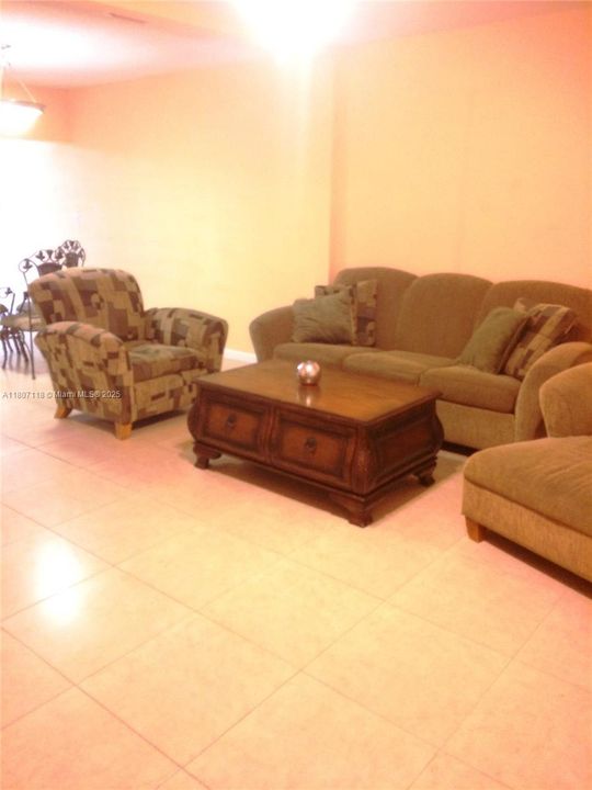 For Sale: $485,000 (5 beds, 3 baths, 1705 Square Feet)