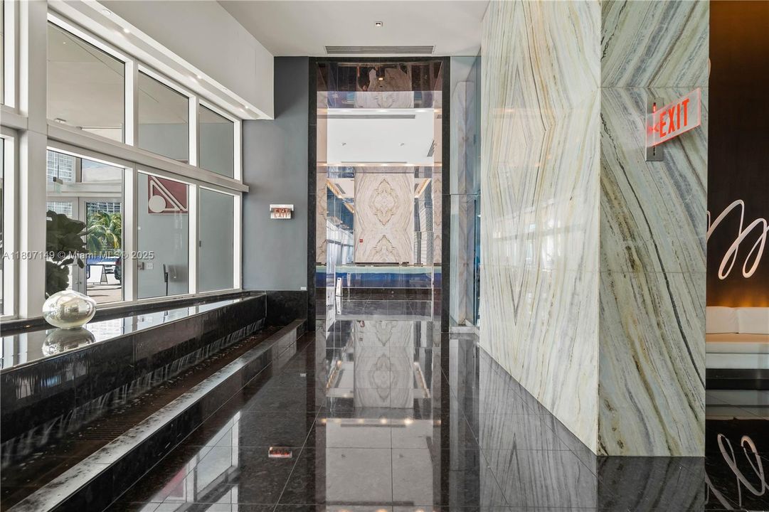 For Sale: $380,000 (0 beds, 1 baths, 507 Square Feet)