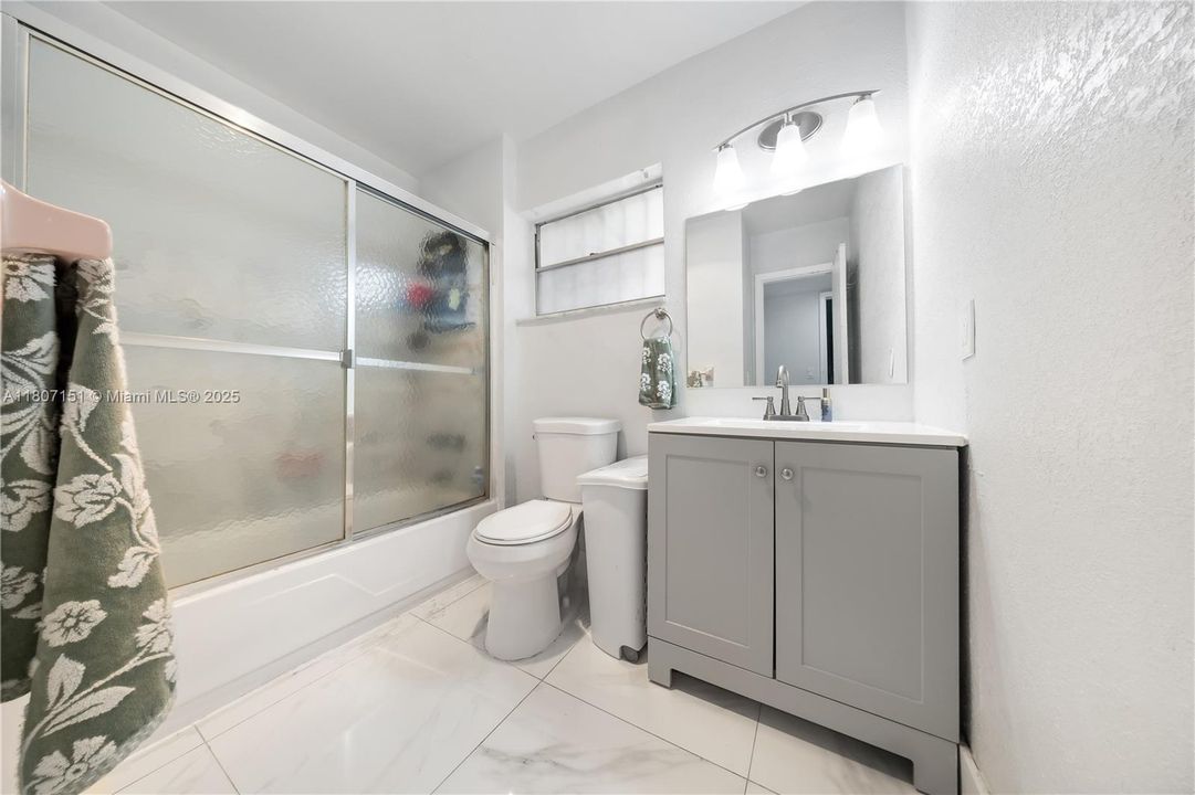 Active With Contract: $200,999 (1 beds, 1 baths, 644 Square Feet)