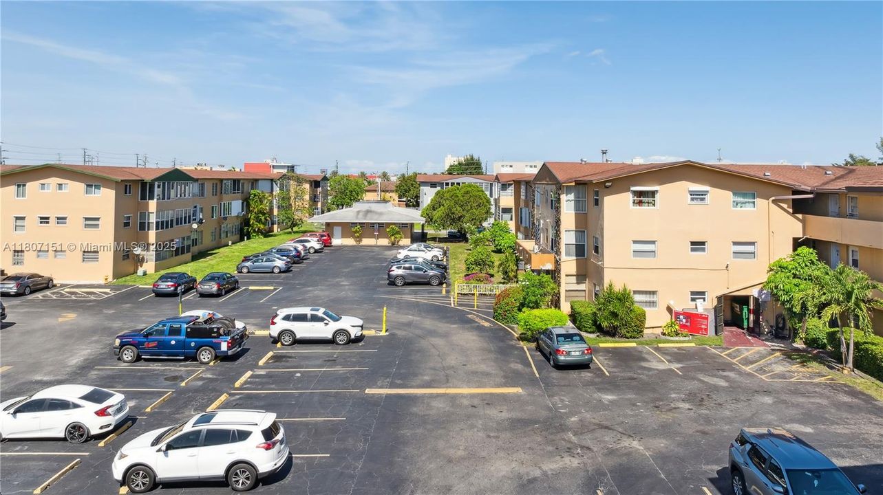 Active With Contract: $200,999 (1 beds, 1 baths, 644 Square Feet)