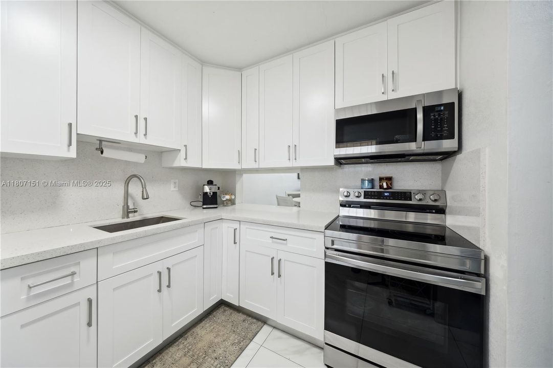 Active With Contract: $200,999 (1 beds, 1 baths, 644 Square Feet)