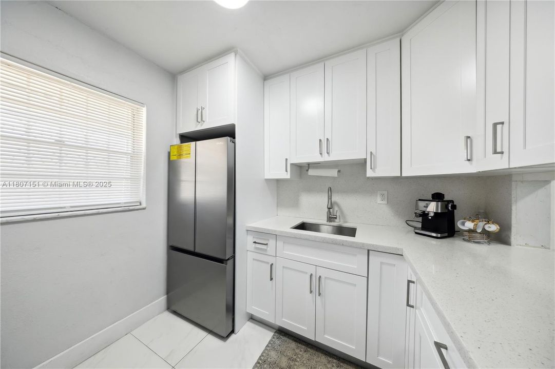 Active With Contract: $200,999 (1 beds, 1 baths, 644 Square Feet)