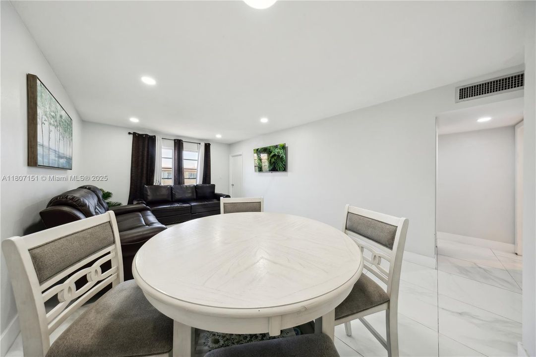 Active With Contract: $200,999 (1 beds, 1 baths, 644 Square Feet)