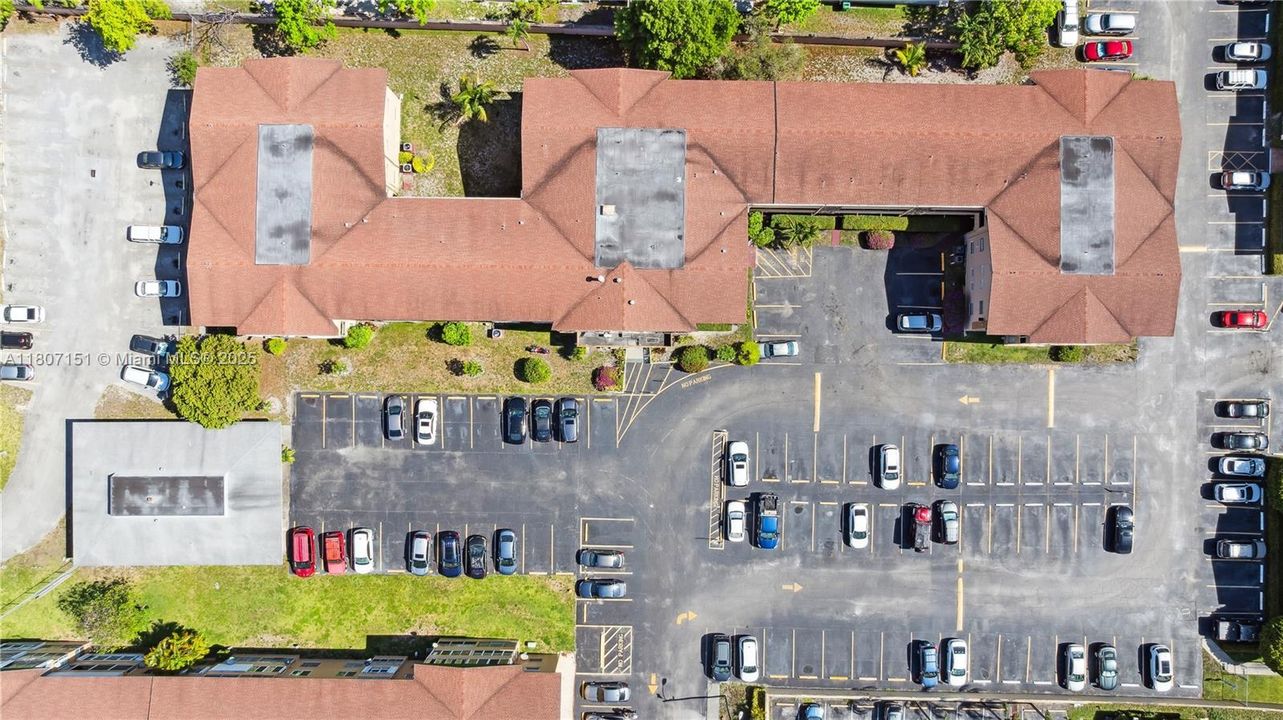 Active With Contract: $200,999 (1 beds, 1 baths, 644 Square Feet)