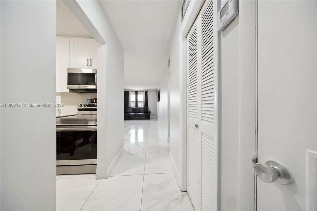 Active With Contract: $200,999 (1 beds, 1 baths, 644 Square Feet)