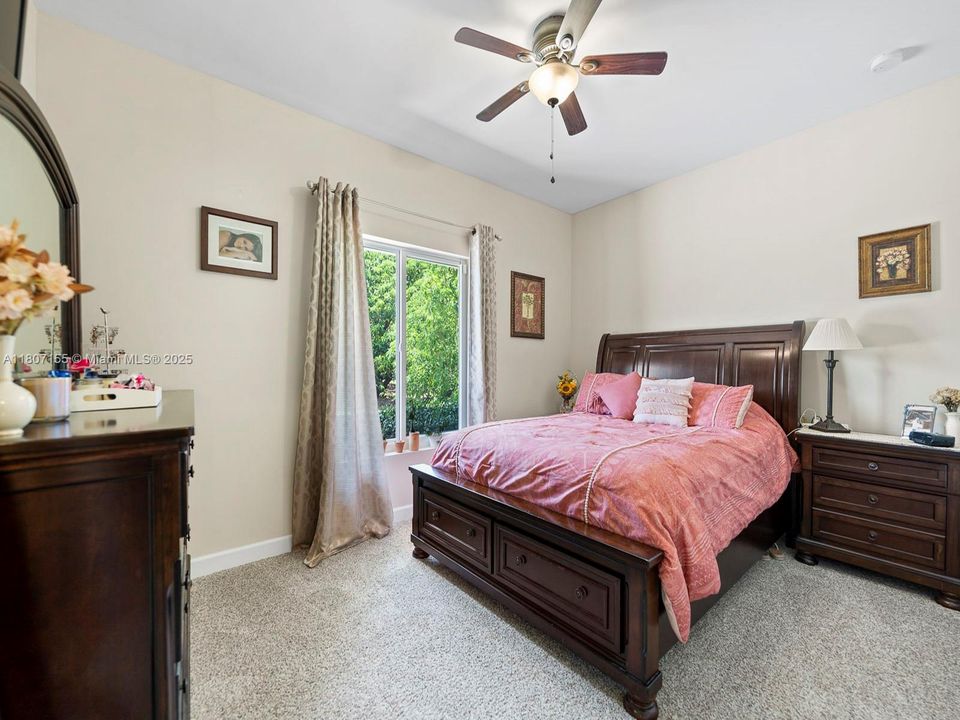 待售: $2,622,000 (4 贝兹, 2 浴室, 2383 平方英尺)