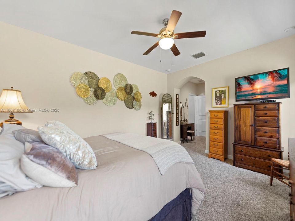 待售: $2,622,000 (4 贝兹, 2 浴室, 2383 平方英尺)