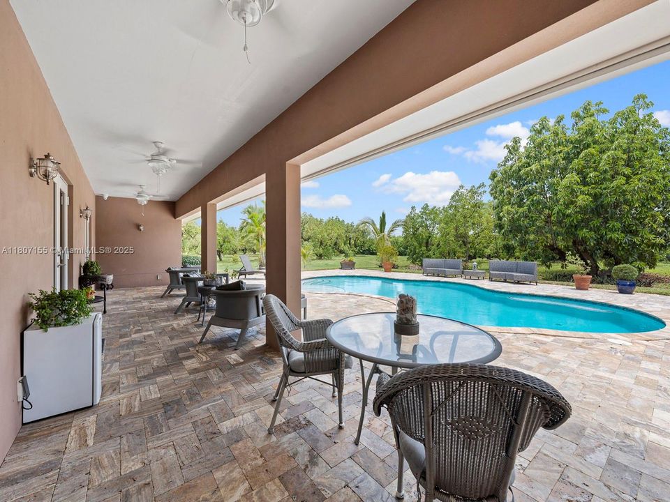 待售: $2,622,000 (4 贝兹, 2 浴室, 2383 平方英尺)