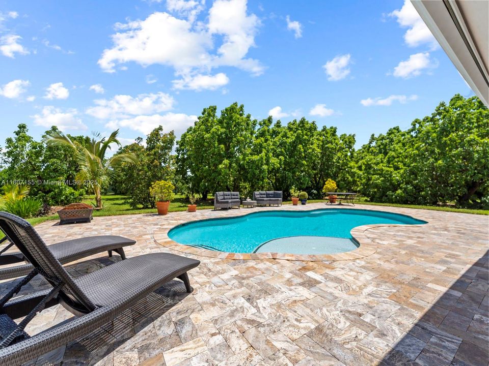 待售: $2,622,000 (4 贝兹, 2 浴室, 2383 平方英尺)