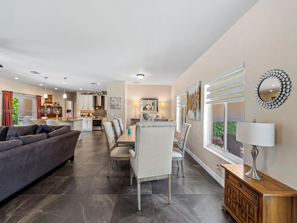 待售: $2,622,000 (4 贝兹, 2 浴室, 2383 平方英尺)