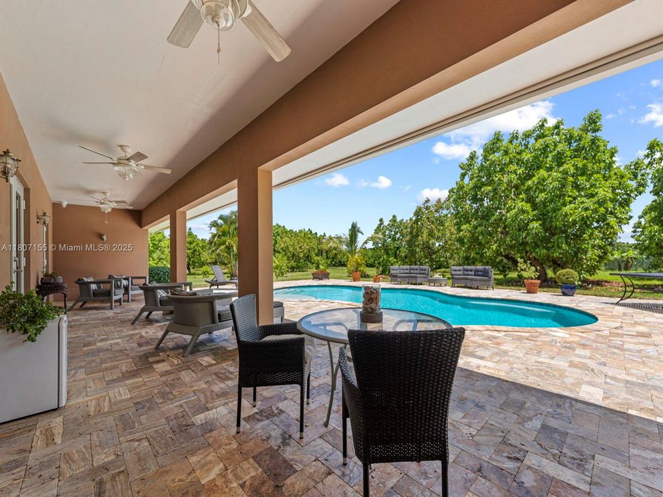 待售: $2,622,000 (4 贝兹, 2 浴室, 2383 平方英尺)