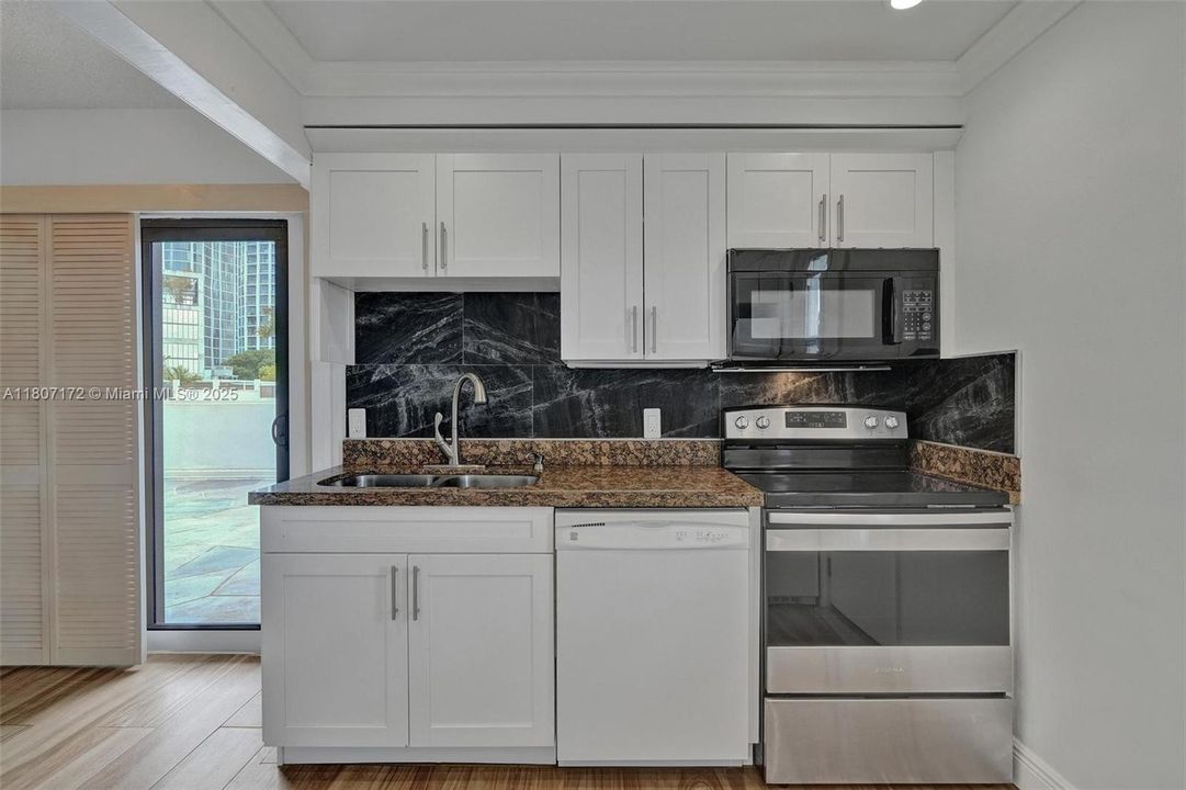 Activo con contrato: $647,000 (2 camas, 2 baños, 848 Pies cuadrados)