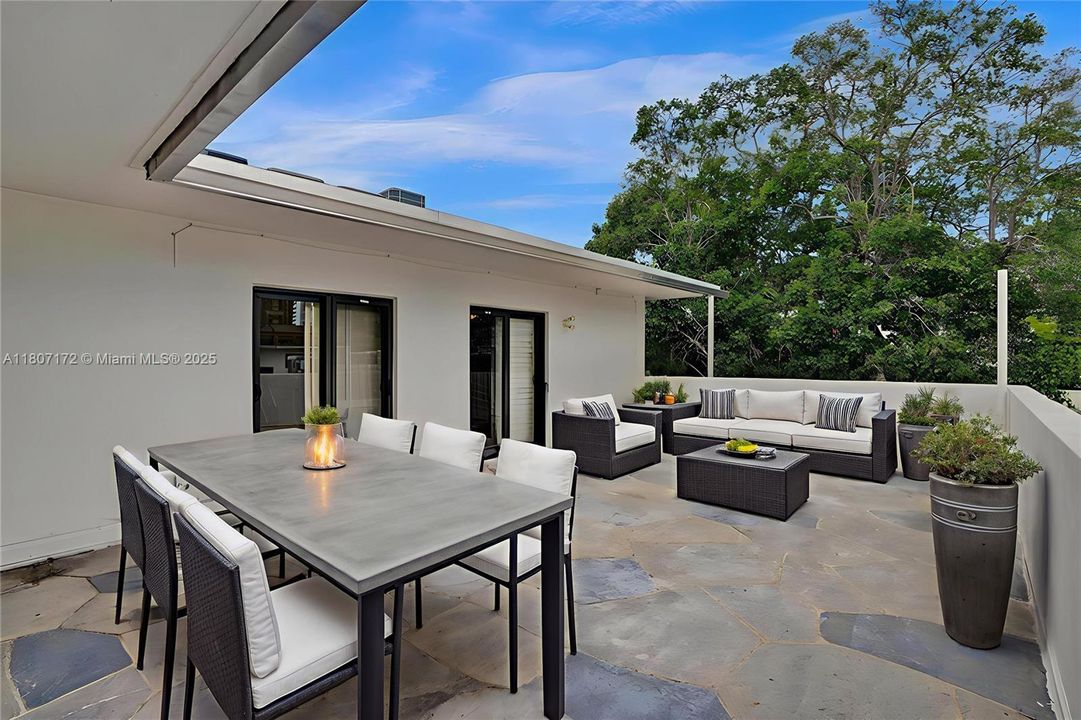 Activo con contrato: $647,000 (2 camas, 2 baños, 848 Pies cuadrados)