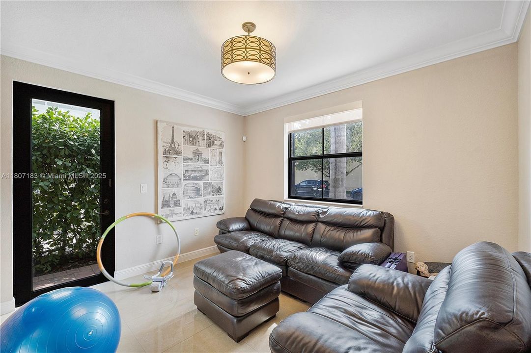 最近售出: $1,088,000 (5 贝兹, 4 浴室, 3820 平方英尺)