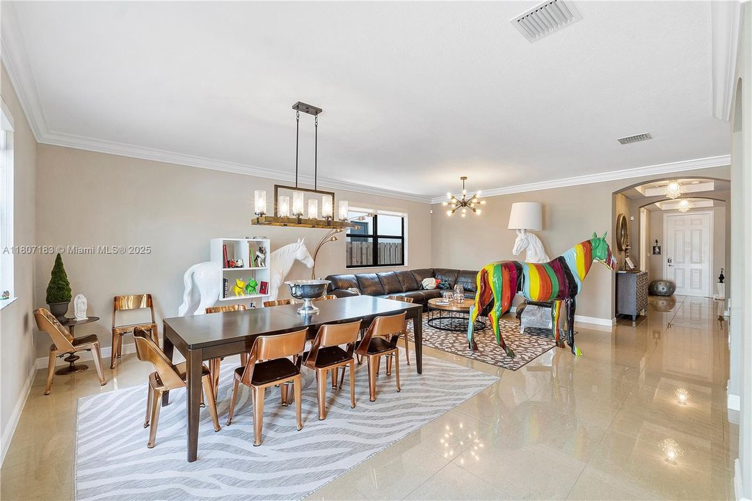 最近售出: $1,088,000 (5 贝兹, 4 浴室, 3820 平方英尺)