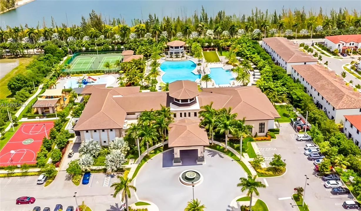 最近售出: $1,088,000 (5 贝兹, 4 浴室, 3820 平方英尺)