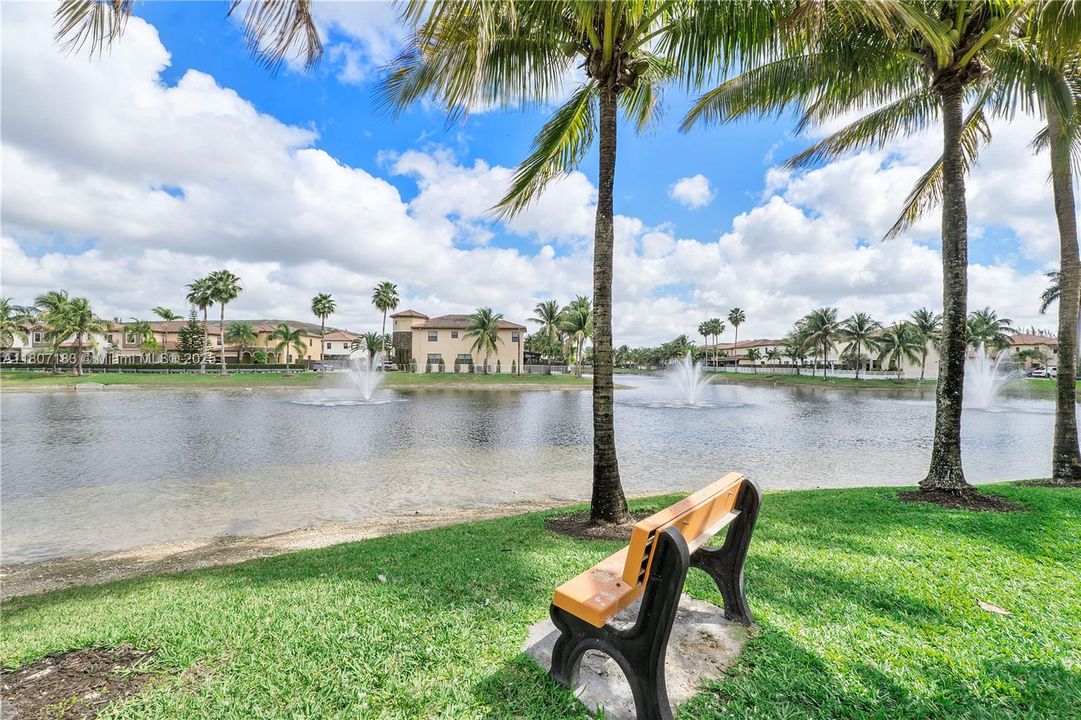 最近售出: $1,088,000 (5 贝兹, 4 浴室, 3820 平方英尺)