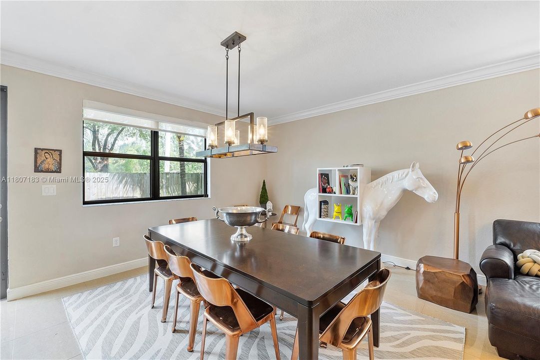 最近售出: $1,088,000 (5 贝兹, 4 浴室, 3820 平方英尺)