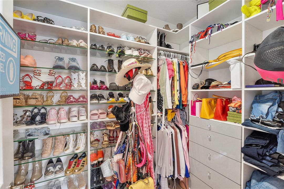 最近售出: $1,088,000 (5 贝兹, 4 浴室, 3820 平方英尺)