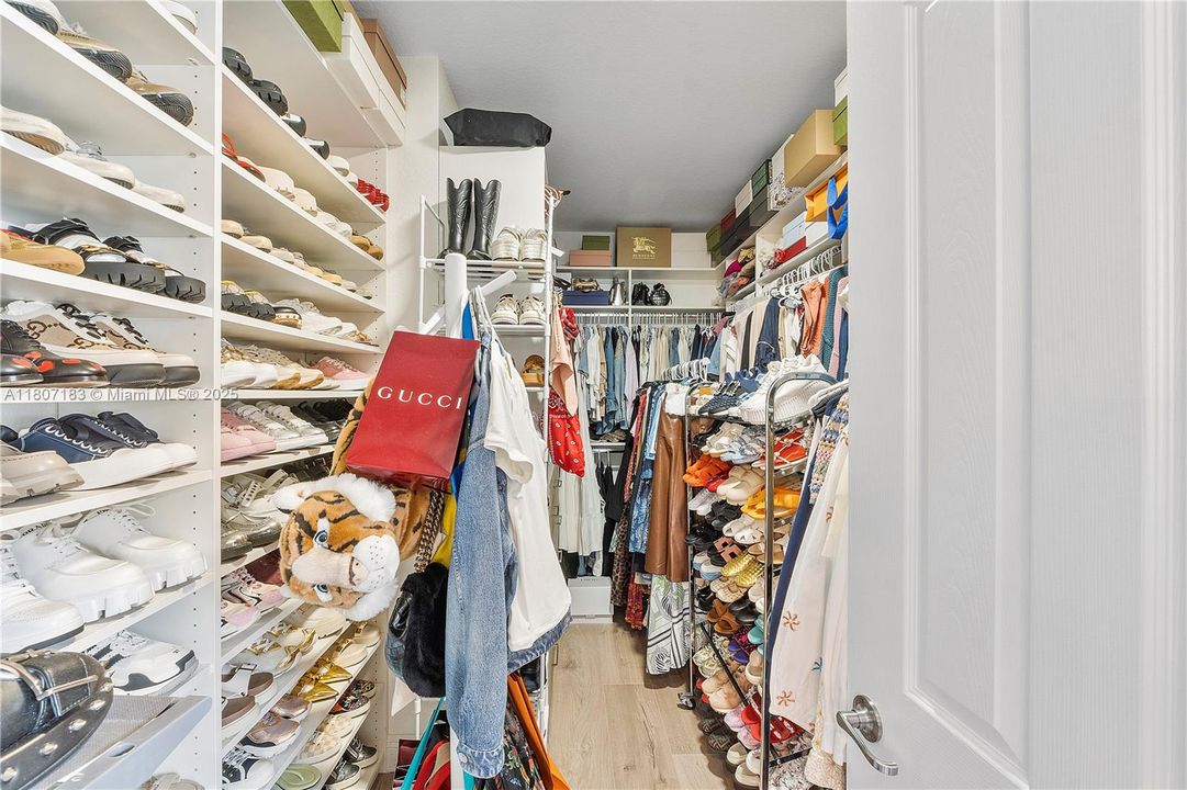 最近售出: $1,088,000 (5 贝兹, 4 浴室, 3820 平方英尺)