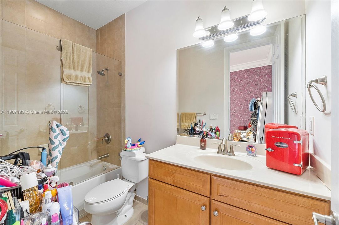 最近售出: $1,088,000 (5 贝兹, 4 浴室, 3820 平方英尺)