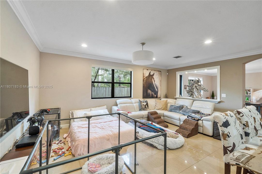 最近售出: $1,088,000 (5 贝兹, 4 浴室, 3820 平方英尺)