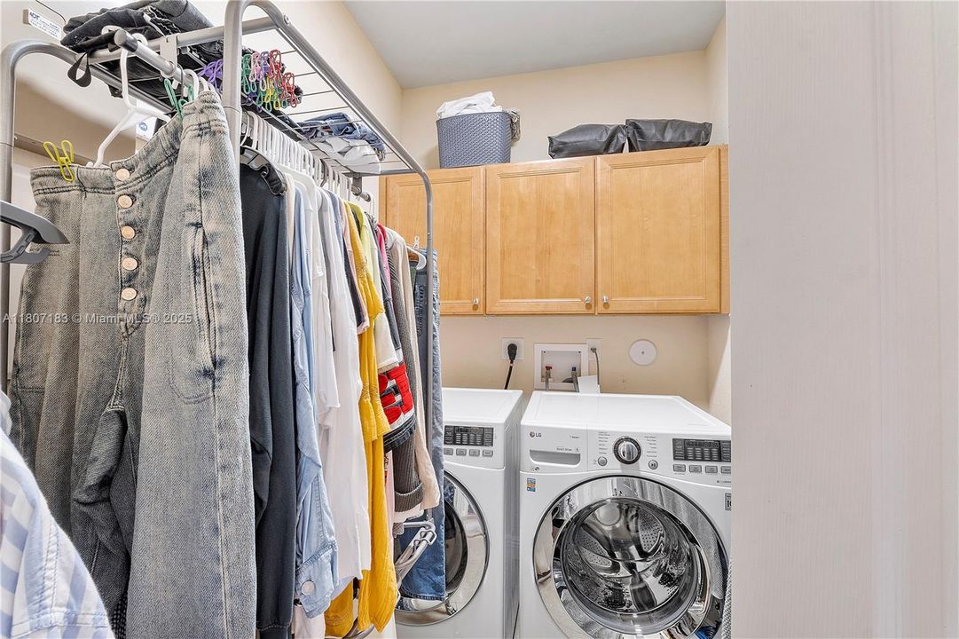 最近售出: $1,088,000 (5 贝兹, 4 浴室, 3820 平方英尺)