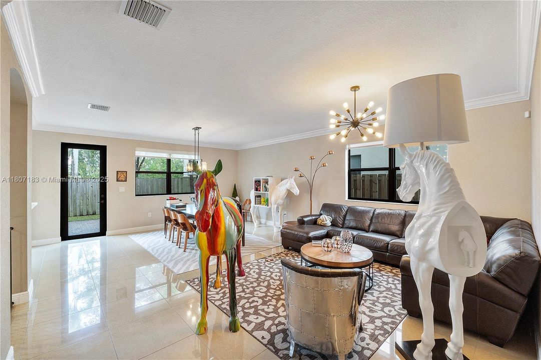 最近售出: $1,088,000 (5 贝兹, 4 浴室, 3820 平方英尺)