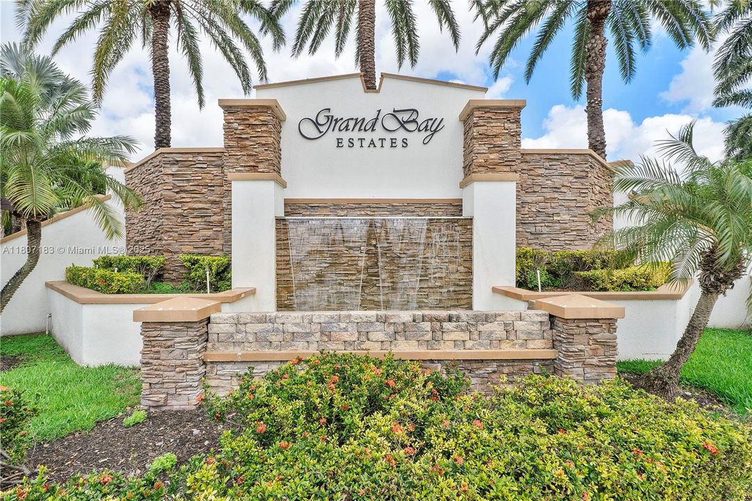 最近售出: $1,088,000 (5 贝兹, 4 浴室, 3820 平方英尺)