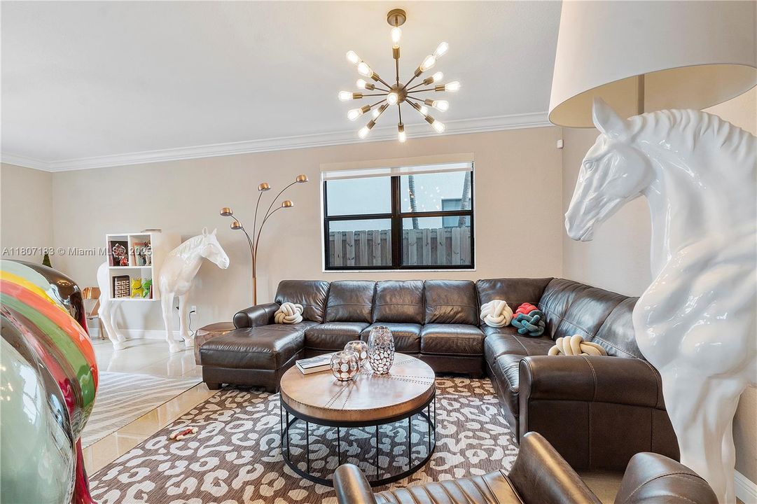 最近售出: $1,088,000 (5 贝兹, 4 浴室, 3820 平方英尺)