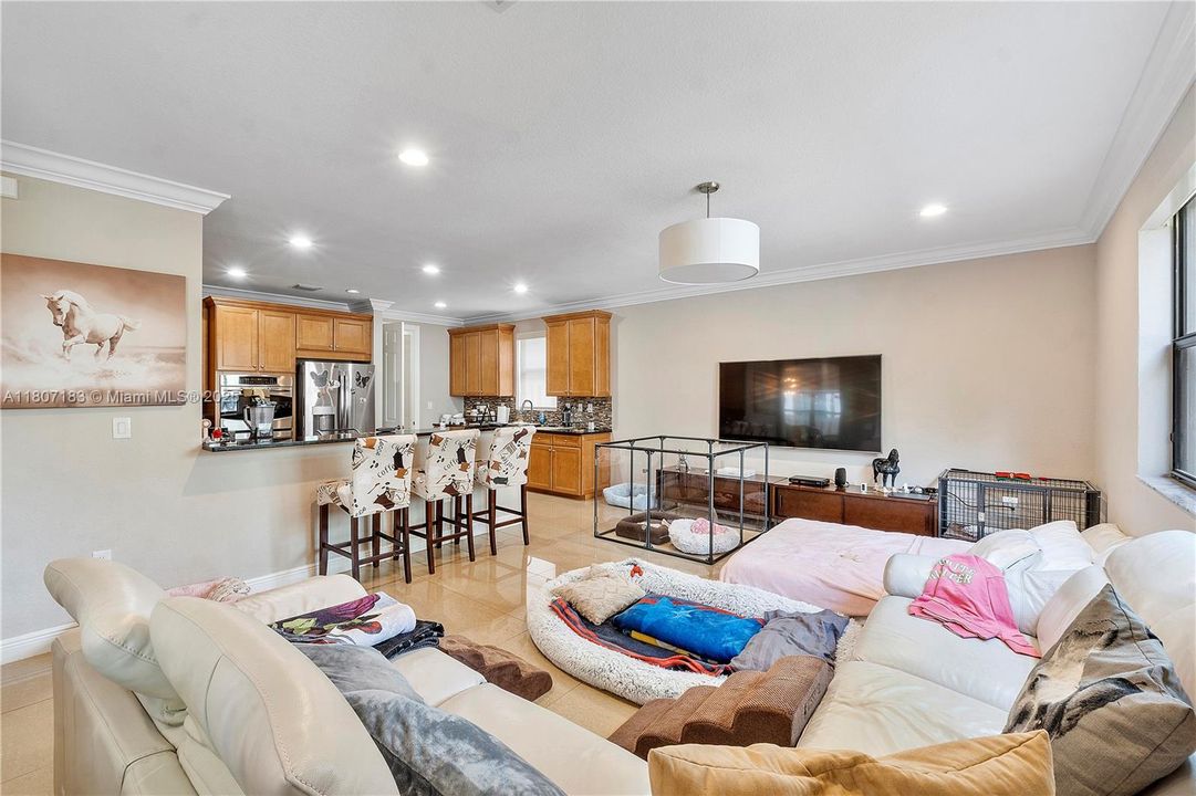 最近售出: $1,088,000 (5 贝兹, 4 浴室, 3820 平方英尺)