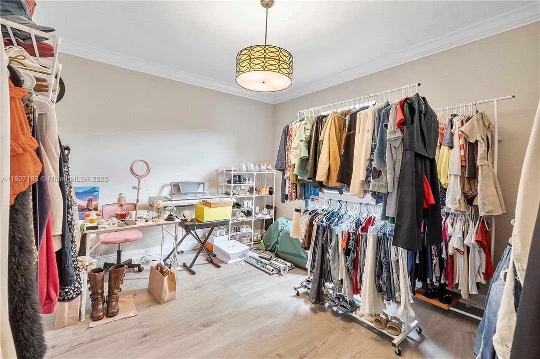 最近售出: $1,088,000 (5 贝兹, 4 浴室, 3820 平方英尺)