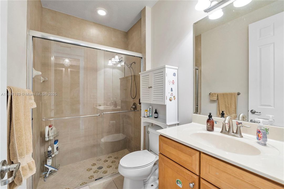 最近售出: $1,088,000 (5 贝兹, 4 浴室, 3820 平方英尺)