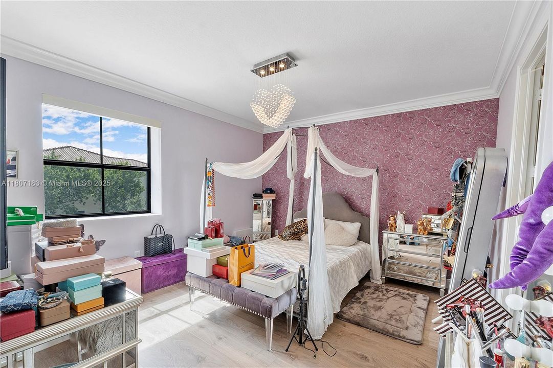 最近售出: $1,088,000 (5 贝兹, 4 浴室, 3820 平方英尺)