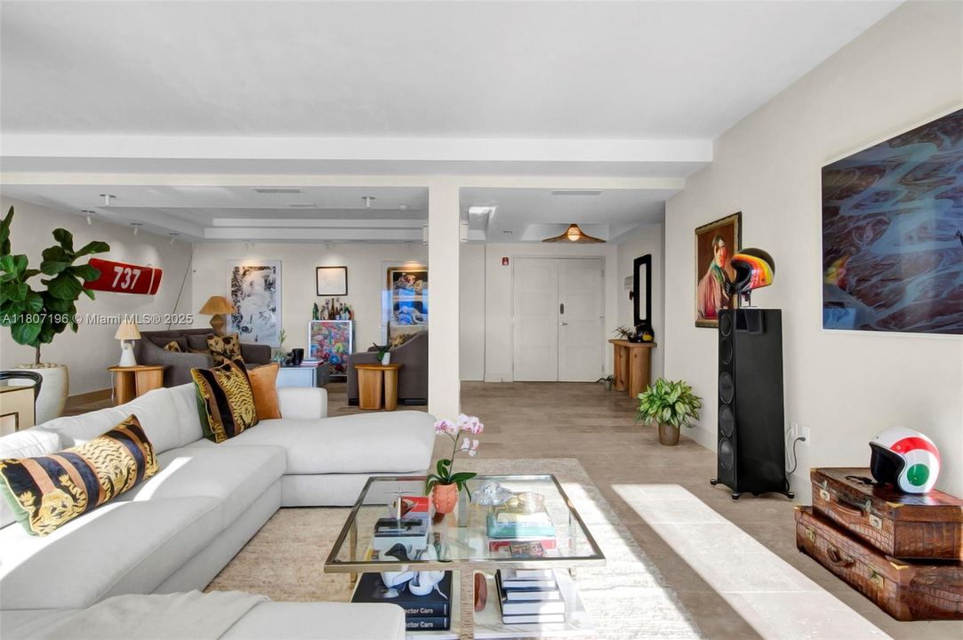 Active With Contract: $2,400,000 (2 beds, 2 baths, 2100 Square Feet)