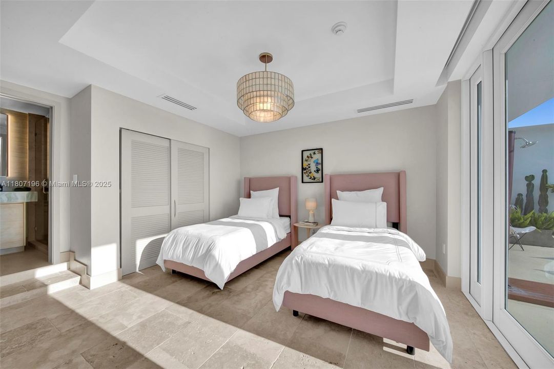 Active With Contract: $2,400,000 (2 beds, 2 baths, 2100 Square Feet)