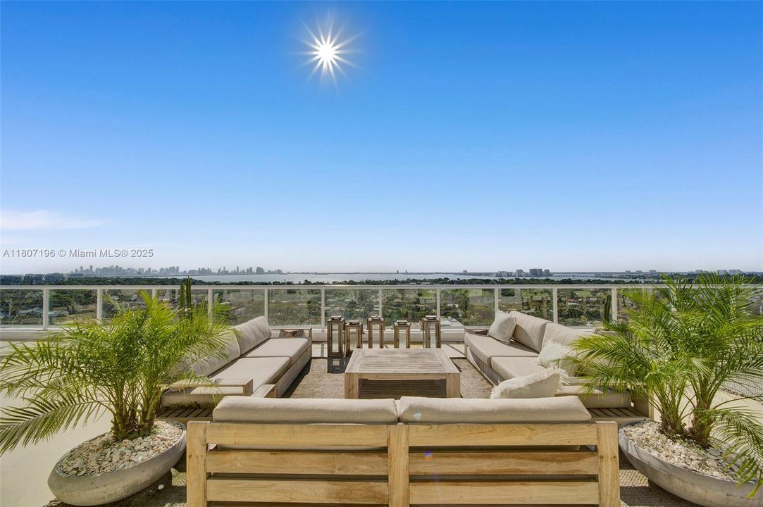 Active With Contract: $2,400,000 (2 beds, 2 baths, 2100 Square Feet)