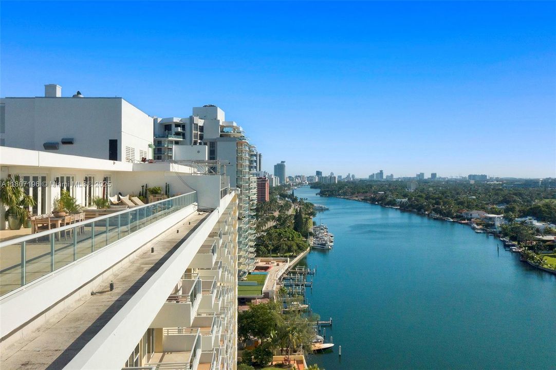 Active With Contract: $2,400,000 (2 beds, 2 baths, 2100 Square Feet)