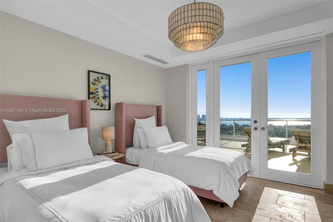 Active With Contract: $2,400,000 (2 beds, 2 baths, 2100 Square Feet)