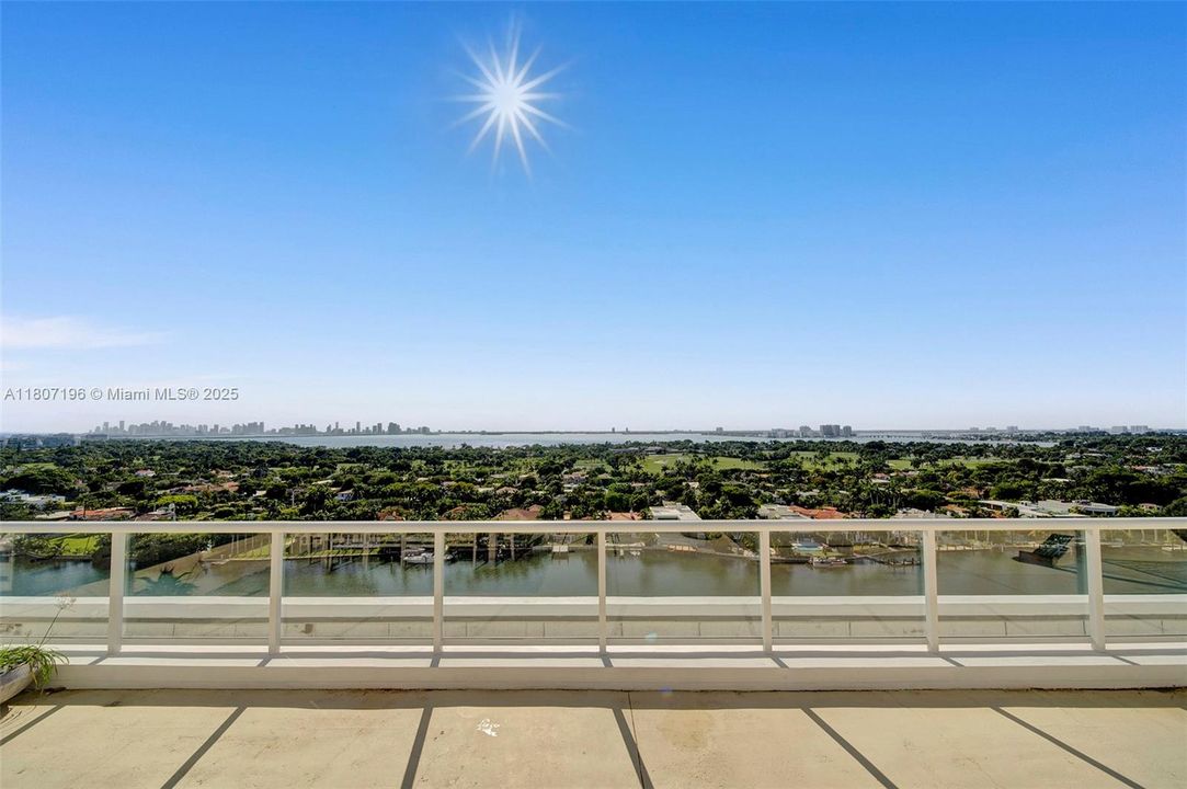 Active With Contract: $2,400,000 (2 beds, 2 baths, 2100 Square Feet)