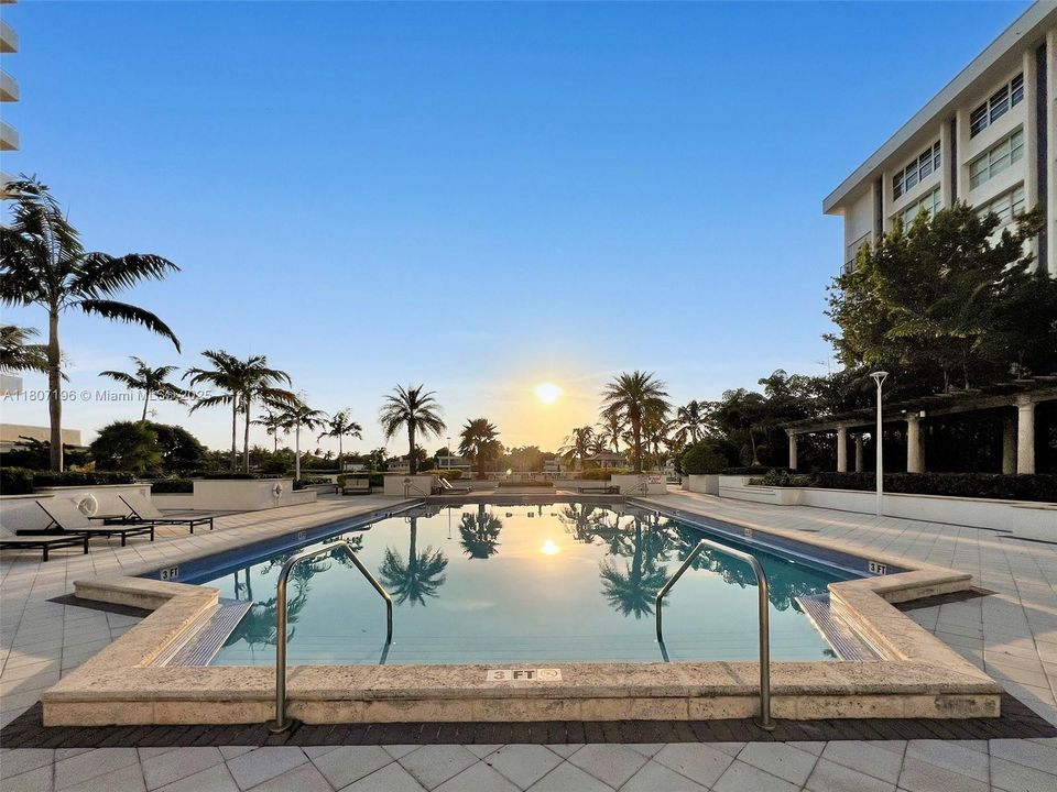 Active With Contract: $2,400,000 (2 beds, 2 baths, 2100 Square Feet)