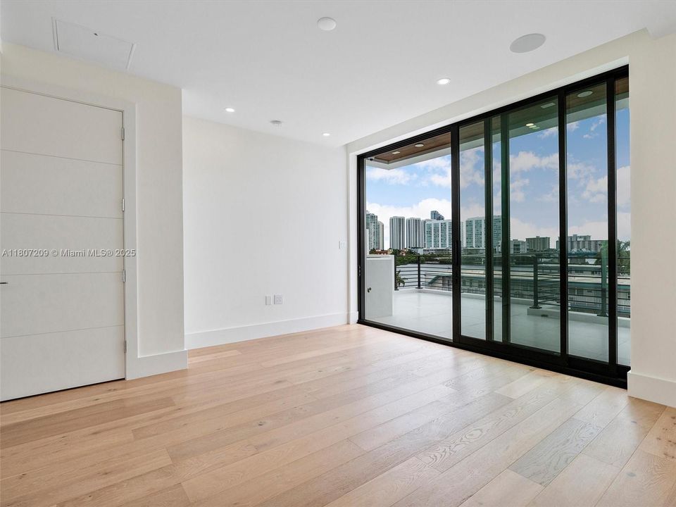 Recently Rented: $14,900 (4 beds, 4 baths, 3375 Square Feet)